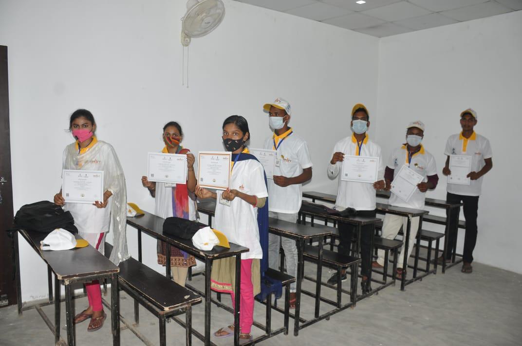 Certificate Distribution Photo 3